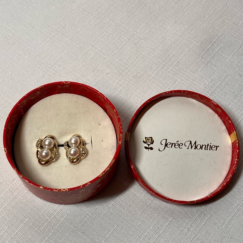 Vintage JEREE MONTIER Faux-Pearl & Crystal earrings
NEW